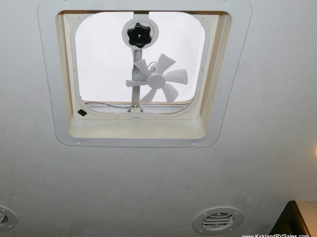 2019 FOUR WINDS 26B 4X4 Class-C, by Thor Motor Coach, Slide-Out-Image