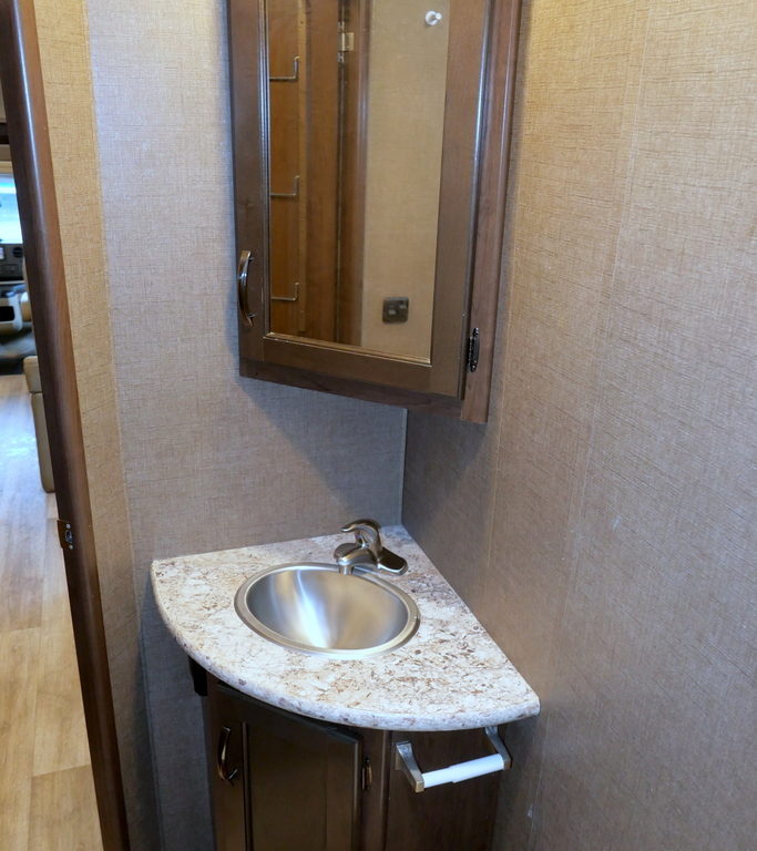 2019 FOUR WINDS 26B 4X4 Class-C, by Thor Motor Coach, Slide-Out-Image