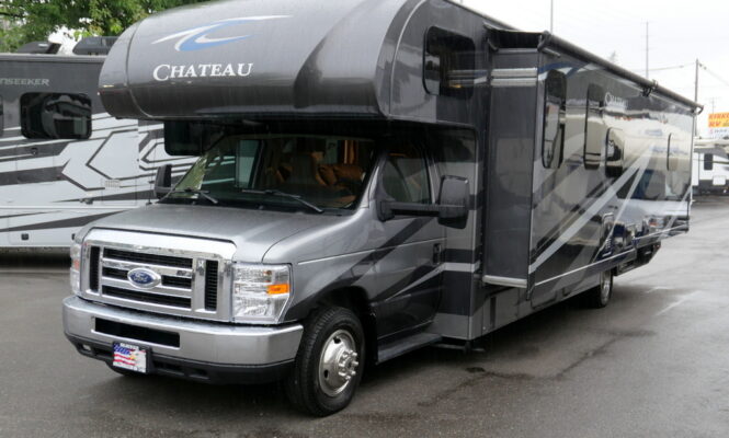 2020 CHATEAU 31W Class-C by Thor, Leveling Jacks, Paint, Full-Wall Slide-Image