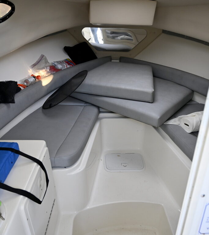 2013 Seaswirl STRIPER 2601 , 2020 Twin Yamaha 200-HP w/Tandem Trailer-Image