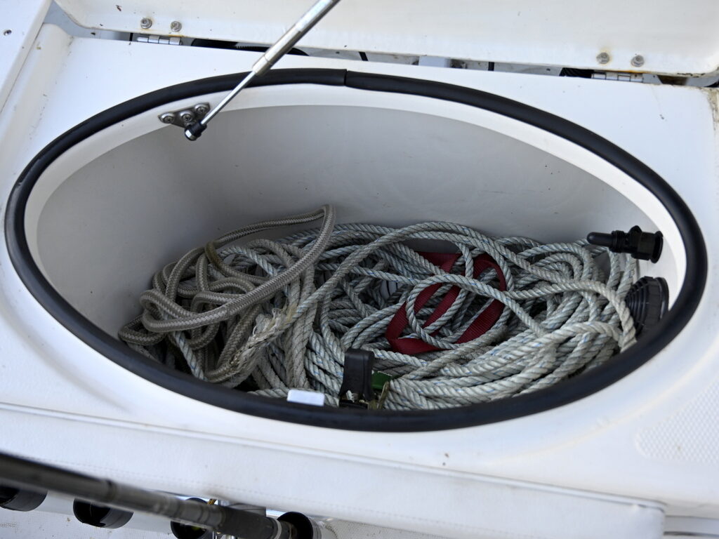 2013 Seaswirl STRIPER 2601 , 2020 Twin Yamaha 200-HP w/Tandem Trailer-Image