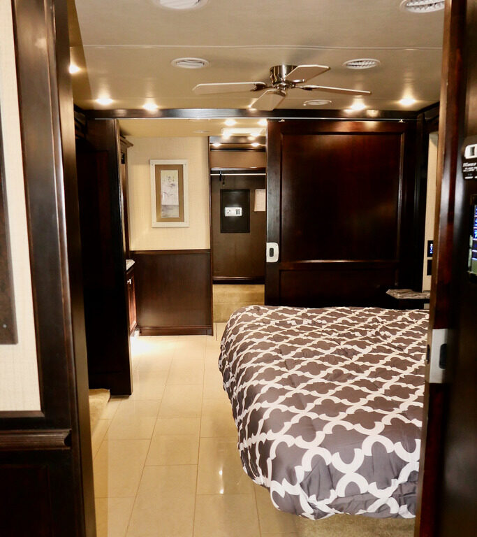 2016 Allegro PHAETON 44OH Bus by Tiffin Motorhomes, 1-1/2 Baths, 4-Slide-Outs-Image