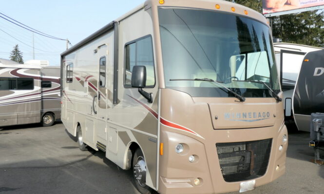 2016 Winnebago VISTA 26HE Class-A, Slide-Out, Low Miles-Image