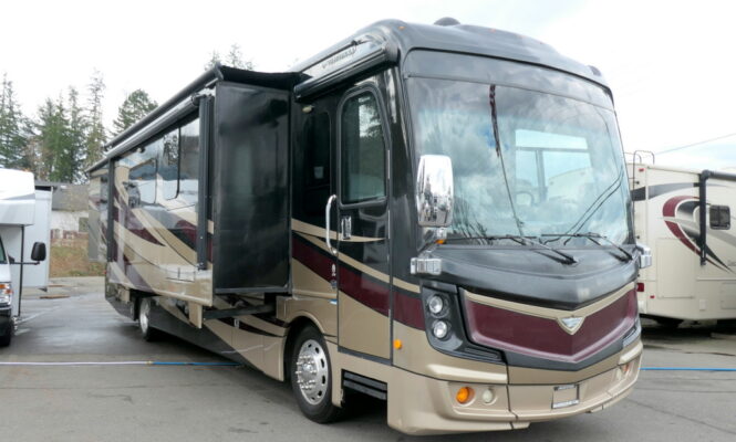 2017 DISCOVERY 37R BUS By Fleetwood, 360HP Diesel, Quad Slide-Outs-Image