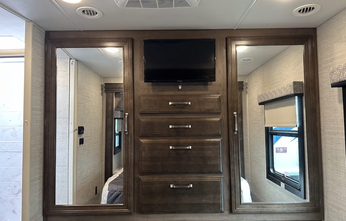 2021 Jayco GREYHAWK 29MV Class-C, 2-Slide-Outs, Low Miles, Auto Leveling-Image