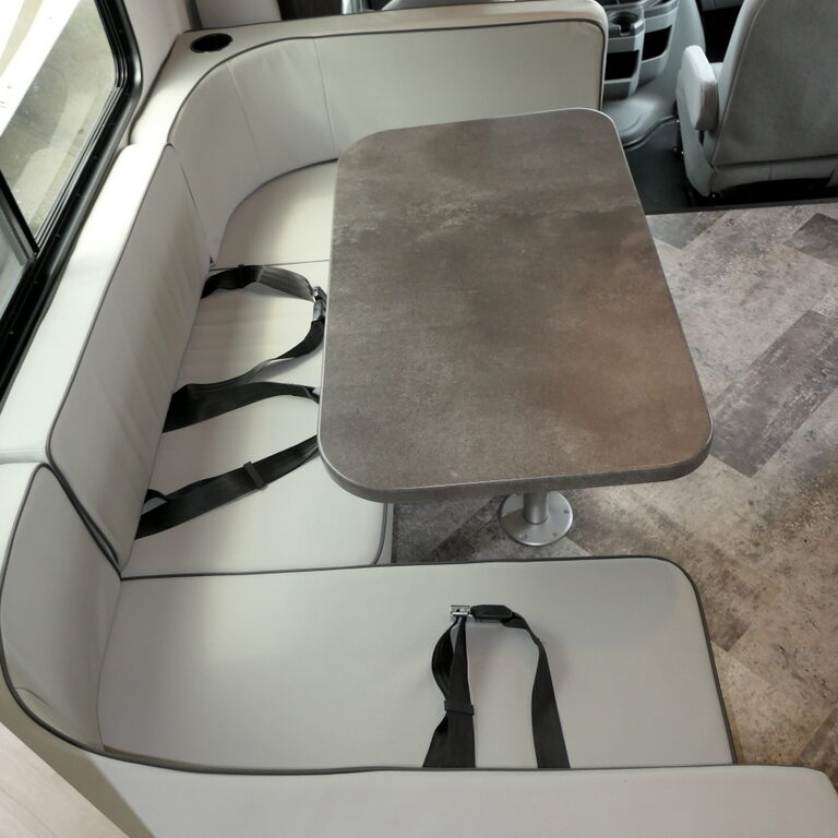 2021 SUNSEEKER 2350LE Class-C by Forest River, Cab-Bunk, Sleep-6-Image