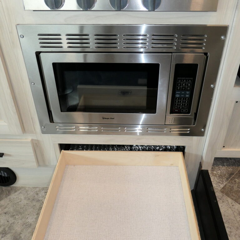 2021 SUNSEEKER 2350LE Class-C by Forest River, Cab-Bunk, Sleep-6-Image