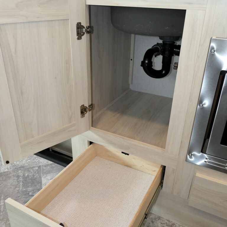 2021 SUNSEEKER 2350LE Class-C by Forest River, Cab-Bunk, Sleep-6-Image