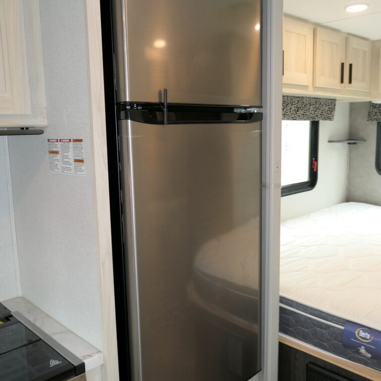 2021 SUNSEEKER 2350LE Class-C by Forest River, Cab-Bunk, Sleep-6-Image