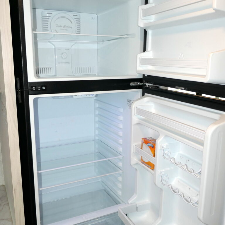 2021 SUNSEEKER 2350LE Class-C by Forest River, Cab-Bunk, Sleep-6-Image