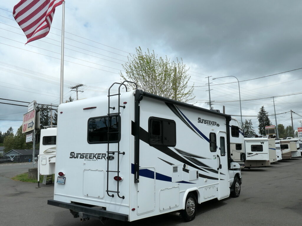2021 SUNSEEKER 2350LE Class-C by Forest River, Cab-Bunk, Sleep-6-Image