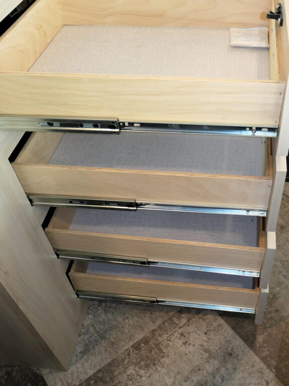 2021 SUNSEEKER 2350LE Class-C by Forest River, Cab-Bunk, Sleep-6-Image