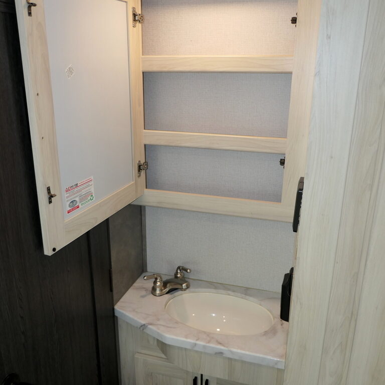 2021 SUNSEEKER 2350LE Class-C by Forest River, Cab-Bunk, Sleep-6-Image