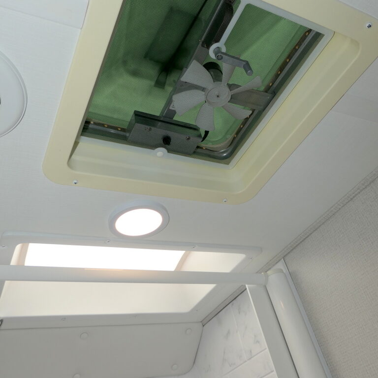 2021 SUNSEEKER 2350LE Class-C by Forest River, Cab-Bunk, Sleep-6-Image