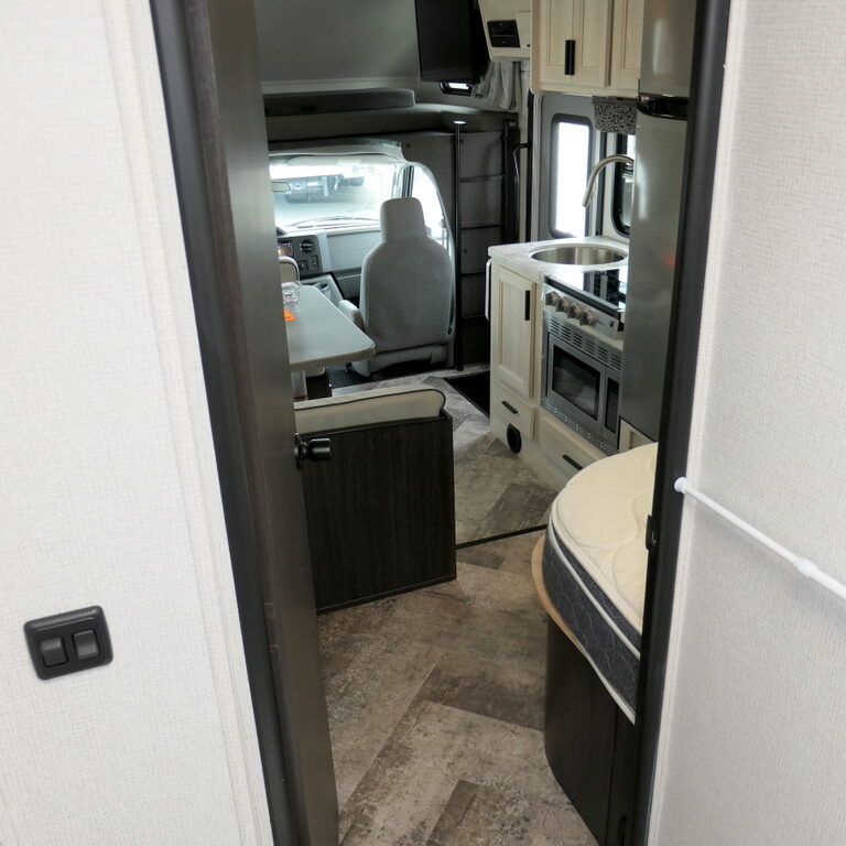 2021 SUNSEEKER 2350LE Class-C by Forest River, Cab-Bunk, Sleep-6-Image