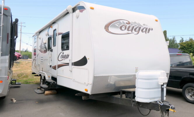 2011 Keystone COUGAR 26BHSWE Travel Trailer, 1/2 Ton Series, Slide-Out, Bunk Beds-Image