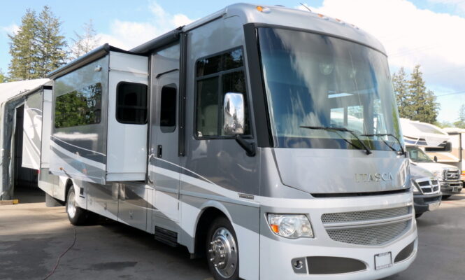 2015 Itasca SUNCRUISER 32D Class-A by Winnebago, Quad-Slide, Full Paint-Image