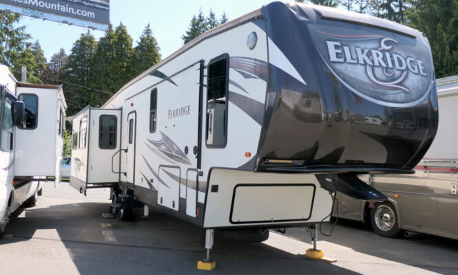 2016 Heartland ElkRidge 39MBHS 5th Wheel, Quad Slide-Outs, Loft and Den, 5.5K Generator-Image