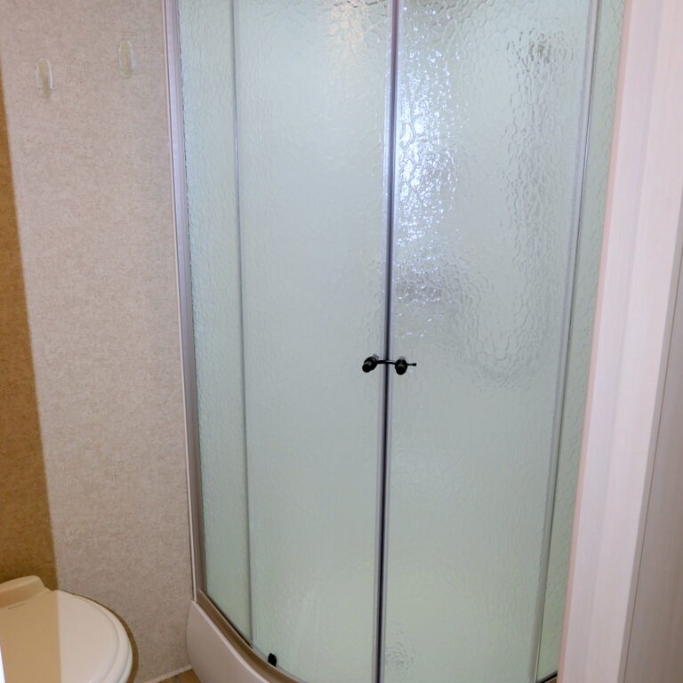 2017 Winnebago MINNIE PLUS 26RBSS Travel Trailer, Slide-Out, 1-Owner-Image