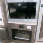 2021 Coleman LIGHT 2515RL Travel Trailer, By Dutchmen, Slide-Out, Great Condition!-Thumbnail