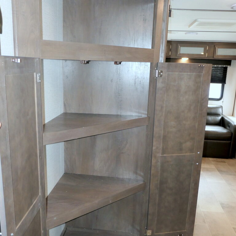 2021 Coleman LIGHT 2515RL Travel Trailer, By Dutchmen, Slide-Out, Great Condition!-Image