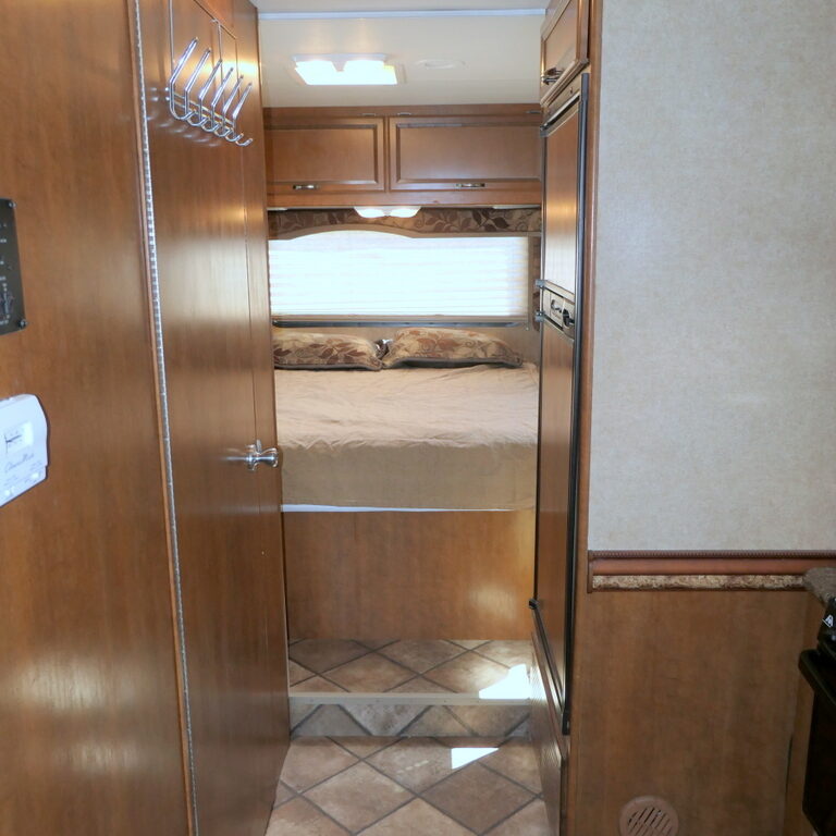 2014 Thor FOUR WINDS 28Z Class-C, Slide-Out, Sleeps-8-Image