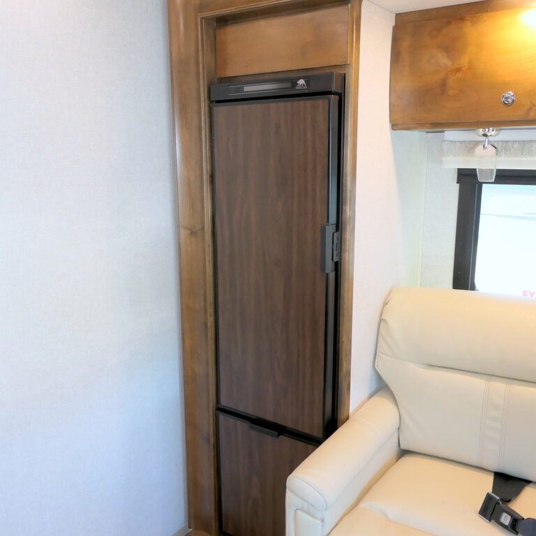 2019 Tiffin WAYFARER 24TW Class-C, Mercedes Diesel, Auto Jacks, Twins/King Bed-Image