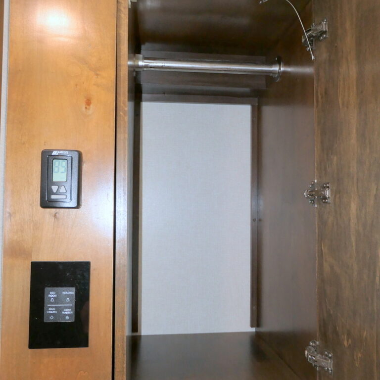 2019 Tiffin WAYFARER 24TW Class-C, Mercedes Diesel, Auto Jacks, Twins/King Bed-Image