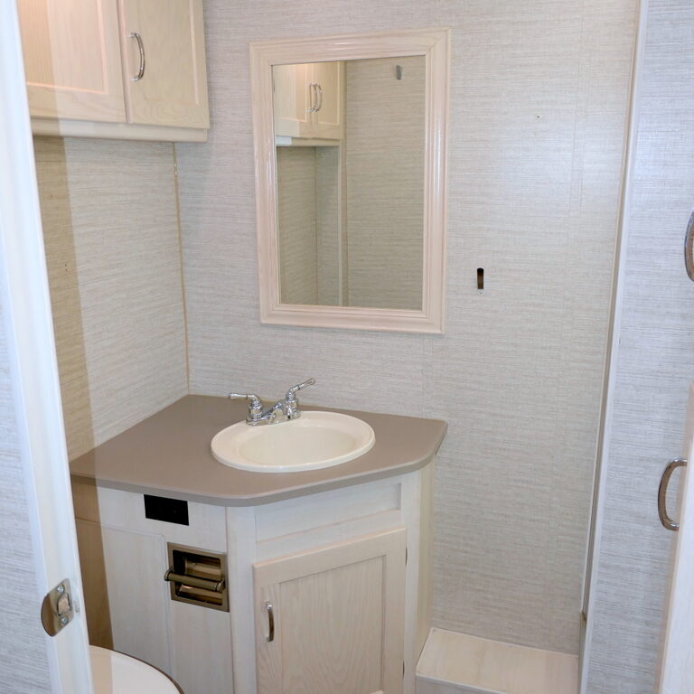 2020 Winnebago INTENT 28Y Class-A, 3-Slides, Low Miles, Exterior Kitchenette-Image