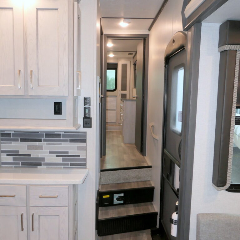 2021 MONTANA HIGH COUNTRY 294RL 5th Wheel, by Keystone, 3-Slides, Four Season Living-Image