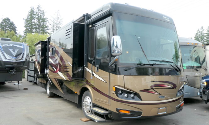 2013 Newmar VENTANA 3433 Bus, 360HP Diesel, Quad-Slides, Low Miles-Image