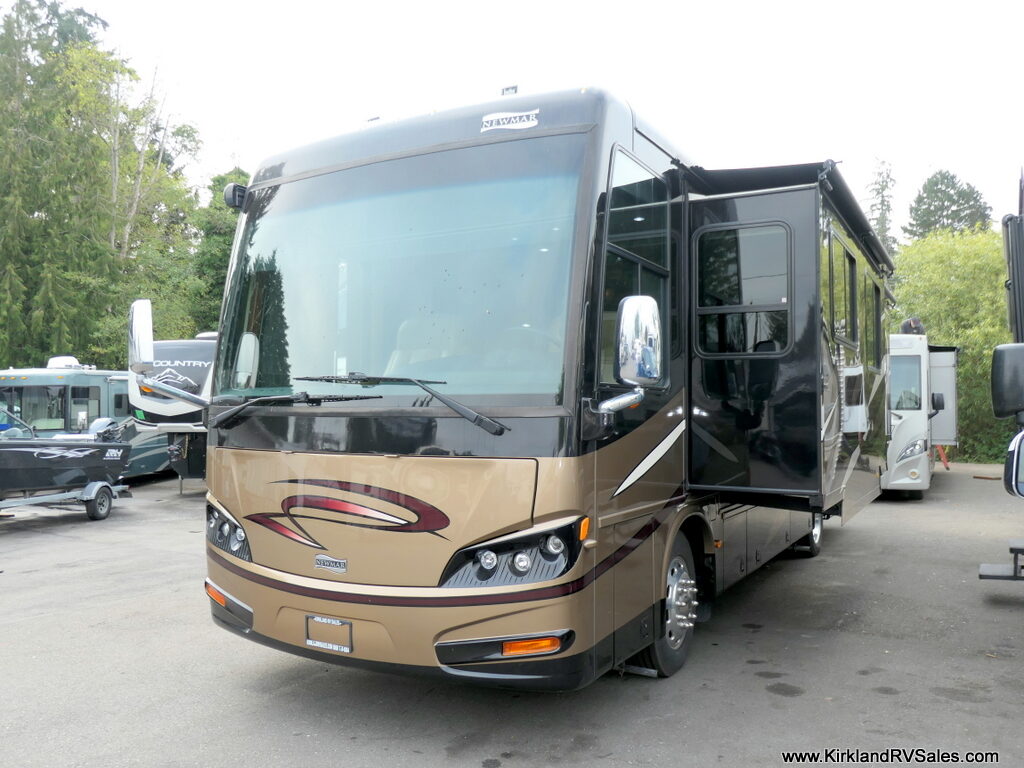 2013 Newmar VENTANA 3433 Bus, 360HP Diesel, Quad-Slides, Low Miles-Image