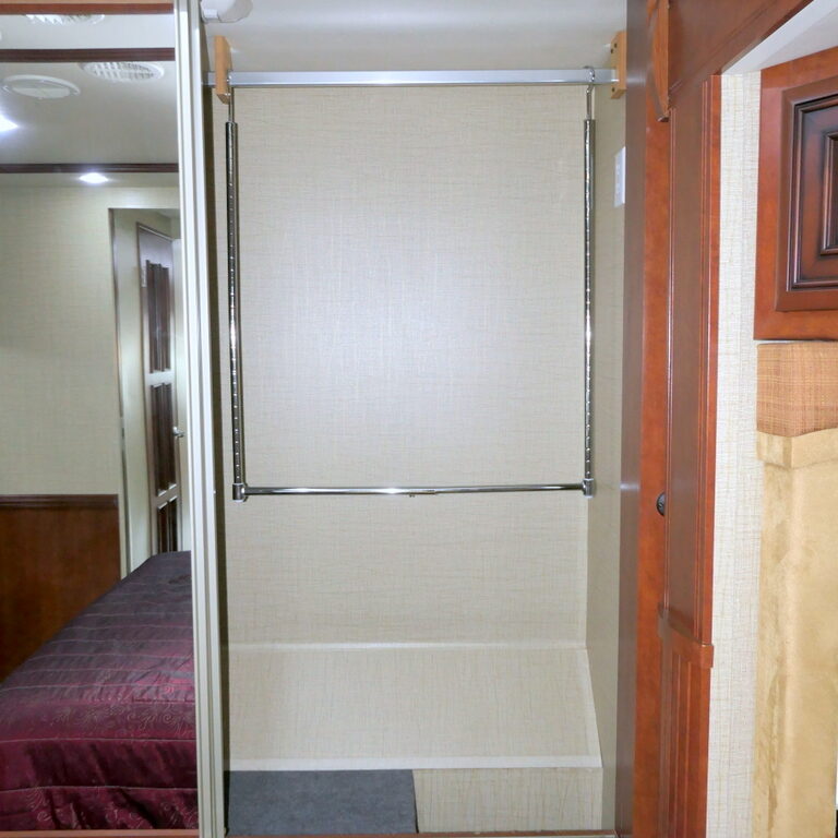 2013 Newmar VENTANA 3433 Bus, 360HP Diesel, Quad-Slides, Low Miles-Image