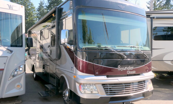 2014 Fleetwood BOUNDER Classic 30T Class-A, 2-Slides, Full Body Paint-Image