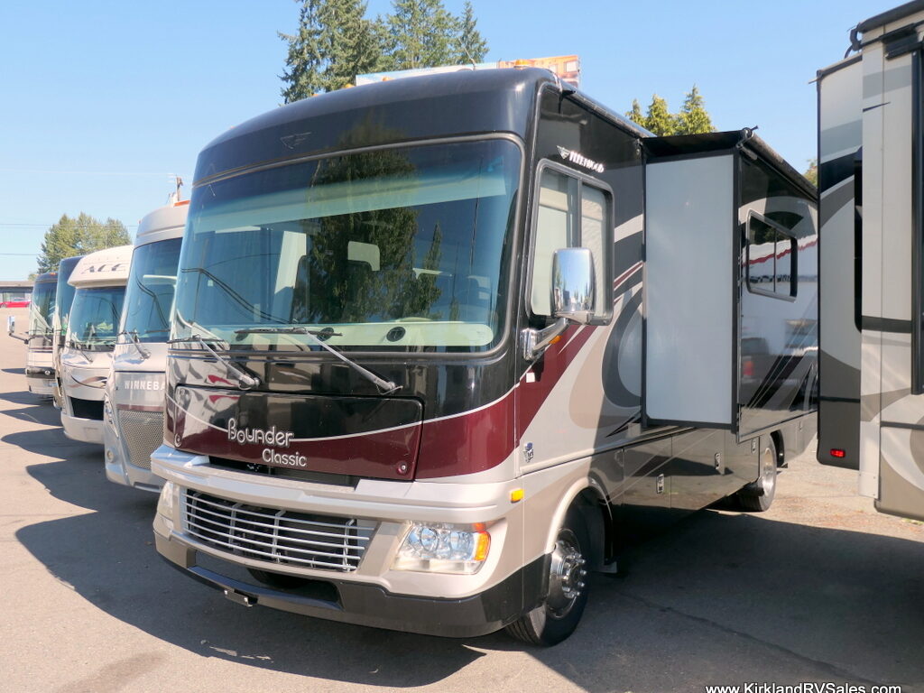 2014 Fleetwood BOUNDER Classic 30T Class-A, 2-Slides, Full Body Paint-Image