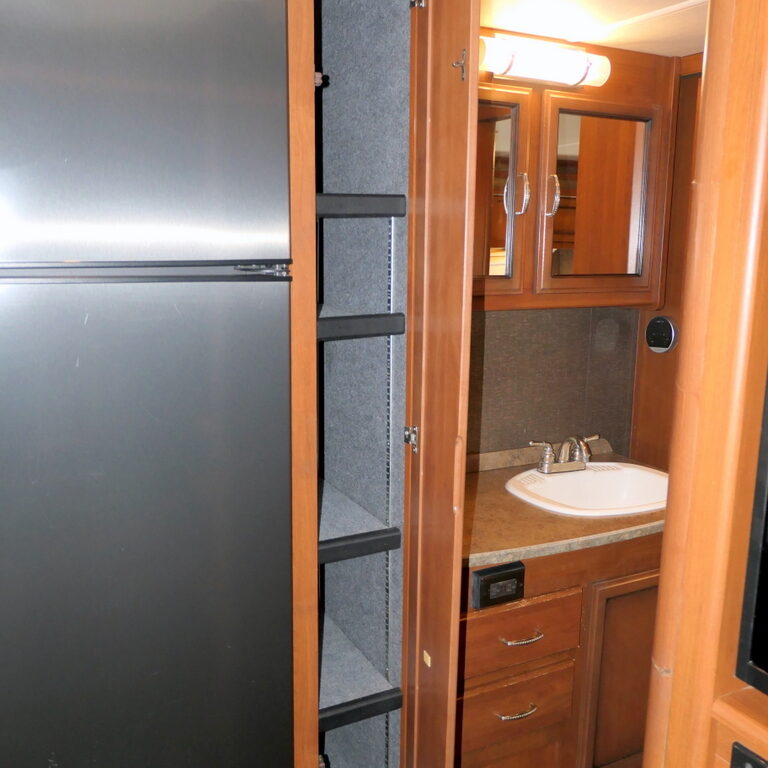 2014 Fleetwood BOUNDER Classic 30T Class-A, 2-Slides, Full Body Paint-Image