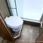 2014 Fleetwood BOUNDER Classic 30T Class-A, 2-Slides, Full Body Paint-Thumbnail