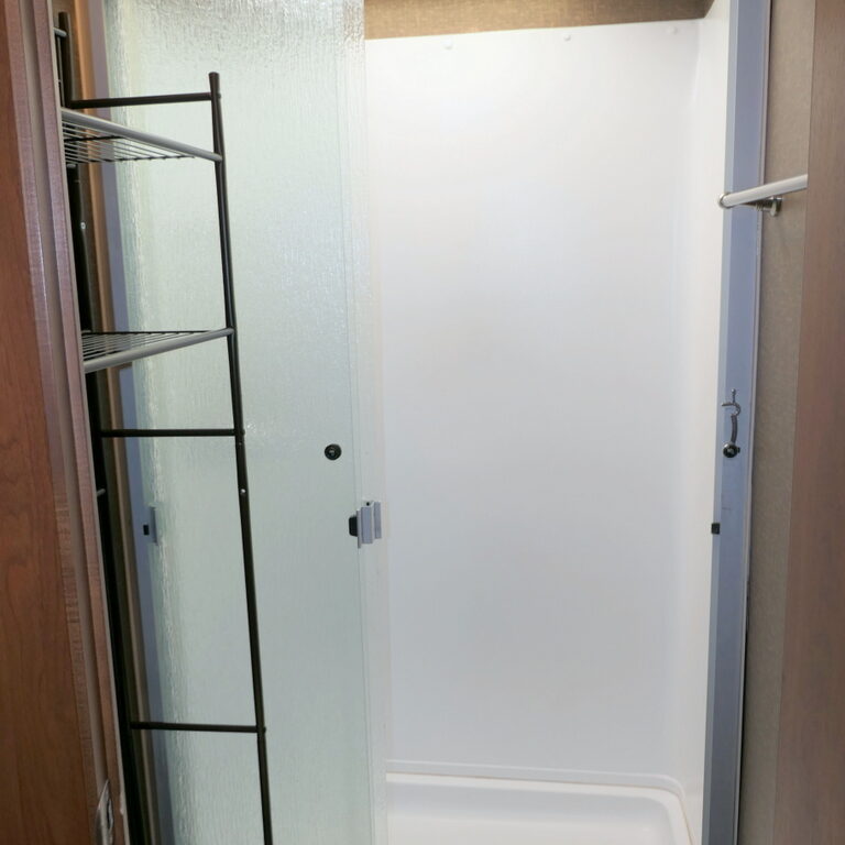 2014 Fleetwood BOUNDER Classic 30T Class-A, 2-Slides, Full Body Paint-Image