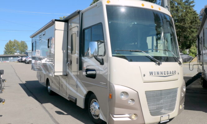 2017 Winnebago SUNSTAR LX 27N Class-A, 3-Slide-Outs, Full Paint, Low Miles-Image