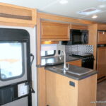 2017 Winnebago SUNSTAR LX 27N Class-A, 3-Slide-Outs, Full Paint, Low Miles-Thumbnail