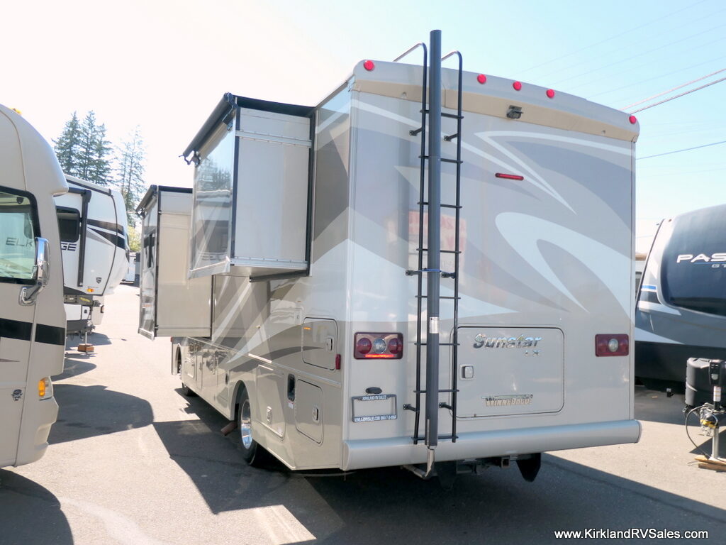 2017 Winnebago SUNSTAR LX 27N Class-A, 3-Slide-Outs, Full Paint, Low Miles-Image