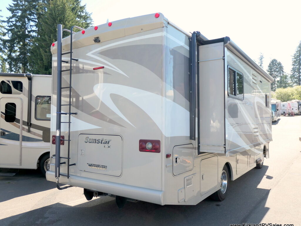 2017 Winnebago SUNSTAR LX 27N Class-A, 3-Slide-Outs, Full Paint, Low Miles-Image