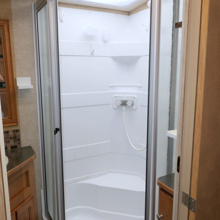 2017 Winnebago SUNSTAR LX 27N Class-A, 3-Slide-Outs, Full Paint, Low Miles-Image