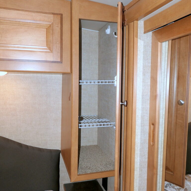 2017 Winnebago SUNSTAR LX 27N Class-A, 3-Slide-Outs, Full Paint, Low Miles-Image