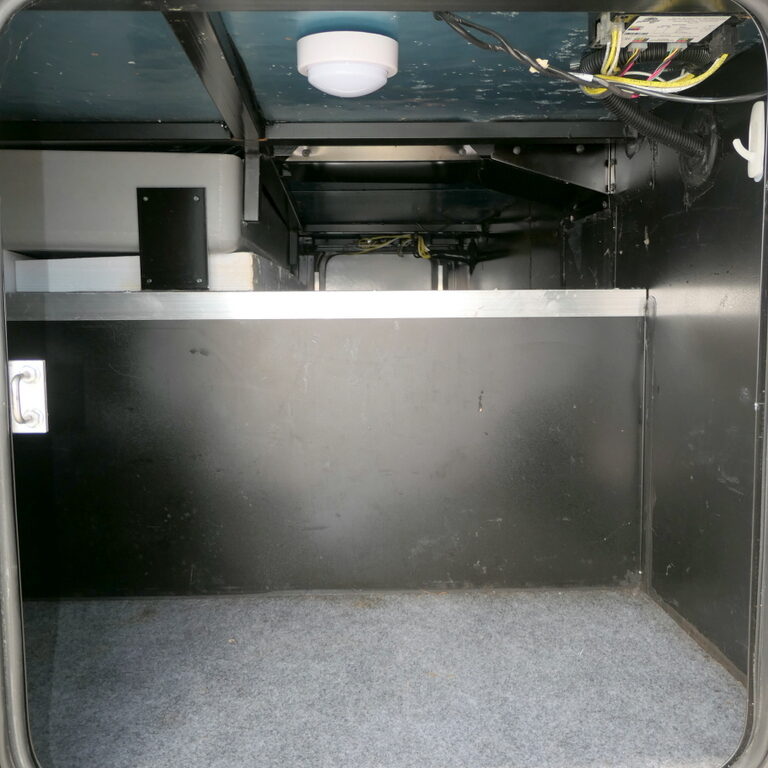 2017 Winnebago SUNSTAR LX 27N Class-A, 3-Slide-Outs, Full Paint, Low Miles-Image