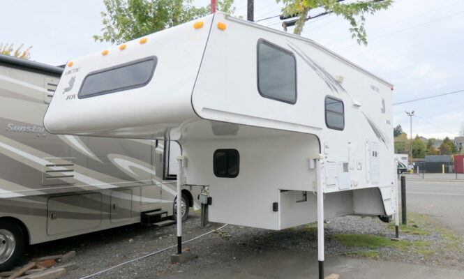 2003 Northwood ARCTIC FOX 990 Camper, Slide-Out, Generator!-Image