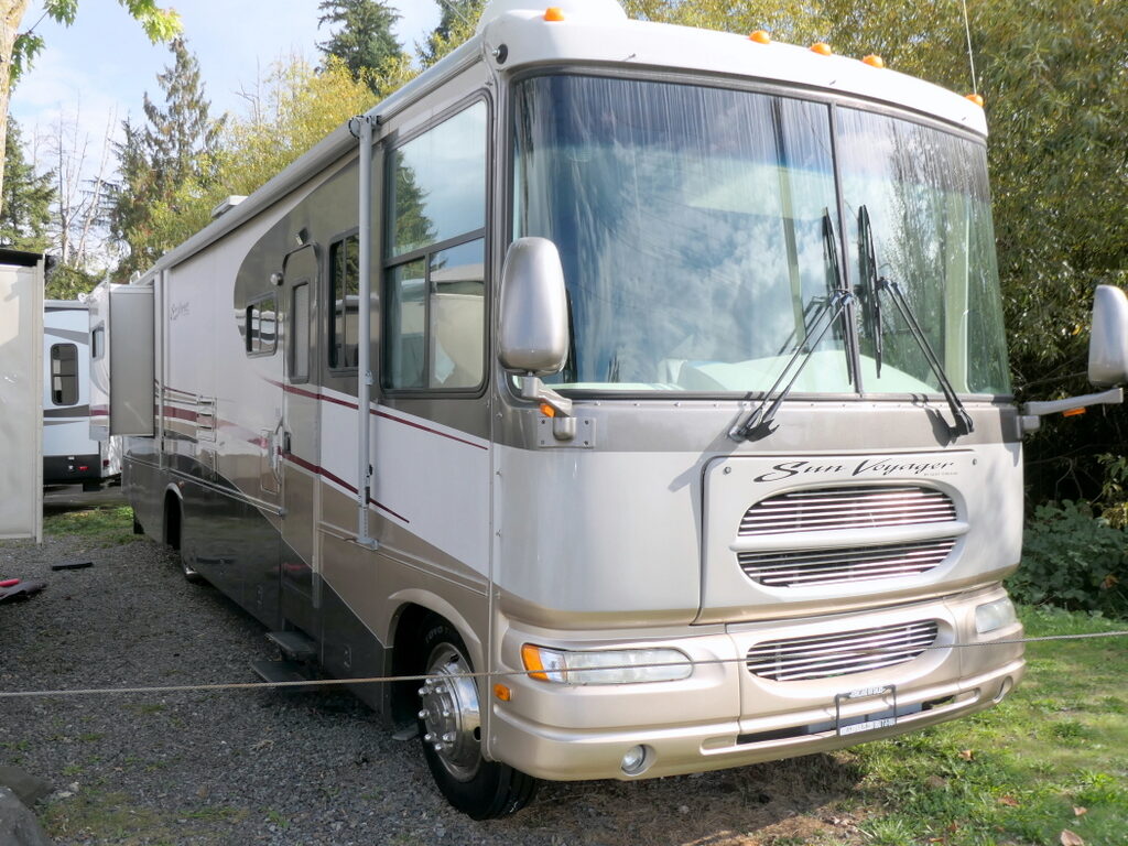 2004 SUN VOYAGER 8351MXG Class-A, By Gulf Stream, 2-Slide-Outs-Image