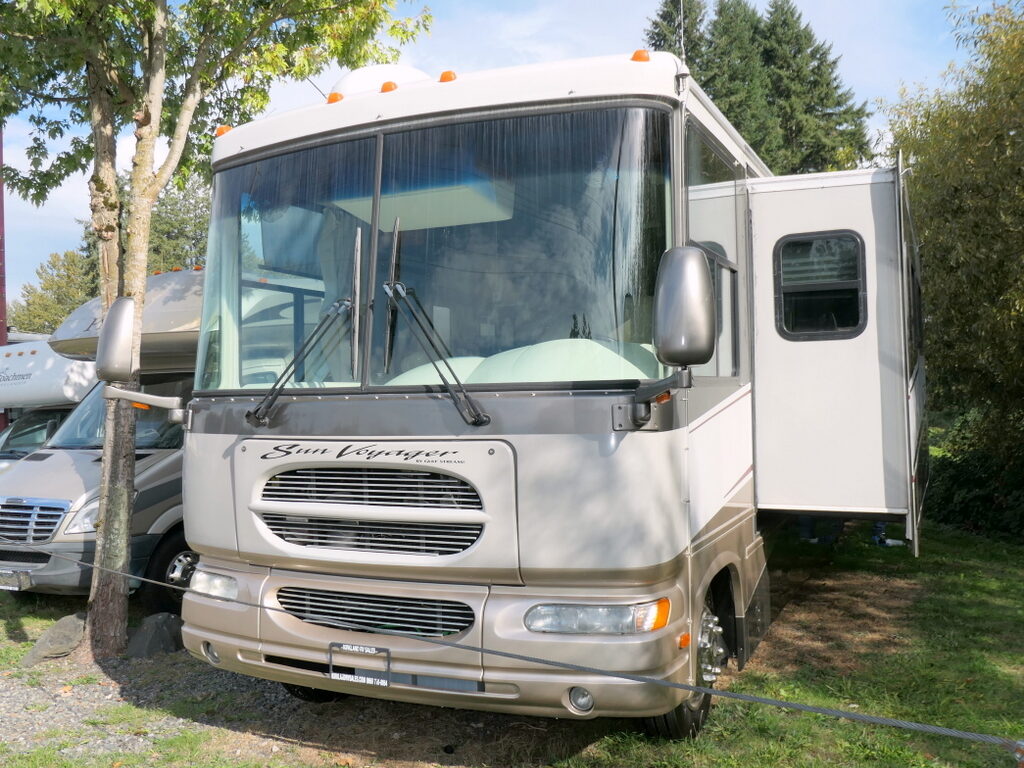 2004 SUN VOYAGER 8351MXG Class-A, By Gulf Stream, 2-Slide-Outs-Image