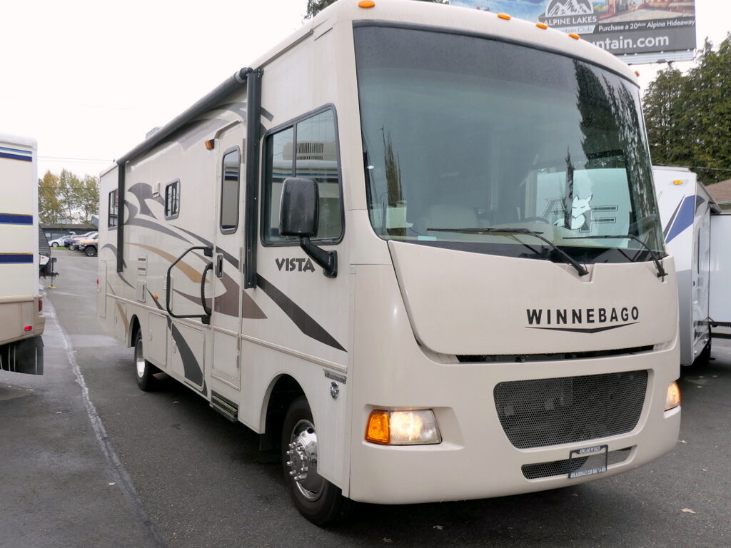 2015 Winnebago VISTA 31KE Class-A, Slide-Out, Solar, Great Storage!-Image