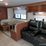 2015 Winnebago VISTA 31KE Class-A, Slide-Out, Solar, Great Storage!-Thumbnail